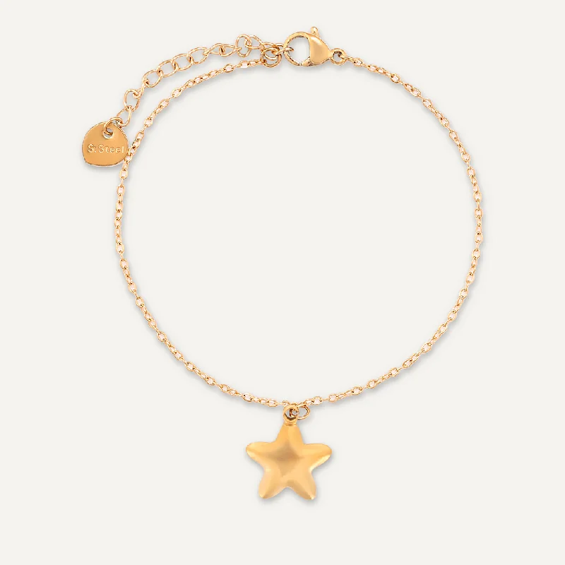 Star Clasp Bracelet In Gold-Tone